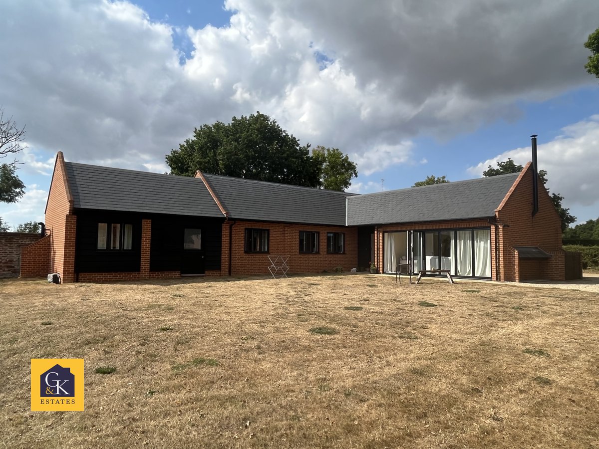 GobbittKirby's tweet image. * NEW TO THE MARKET *

MARLESFORD (TO LET)
Absolutely fabulous conversion in a lovely rural location. Simply stunning!  £1700 pcm
onthemarket.com/details/122682…

G&amp;amp;K Estates 01394 380330
#ruralluxury #qualityhome #longtermlet #suffolkestate #countryhouse