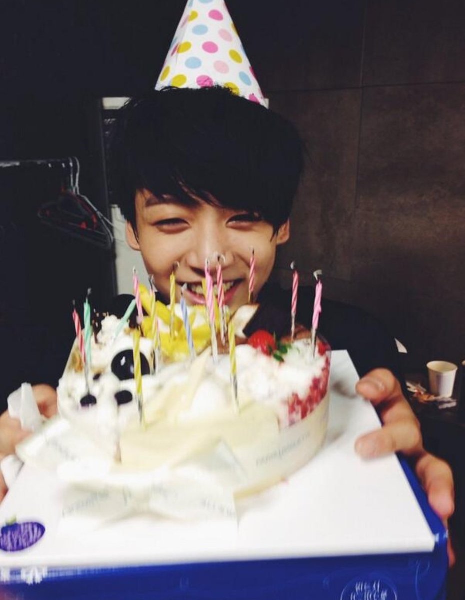 _skyj07's tweet photo. FELIZ CUMPLEAÑOS MI VIDA 
JK TE AMO Y GRACIAS POR SER MI APOYO SIEMRE 
TE VOY A APOYAR Y SEGUIR HASTA LA ULTIMA PARA MI SIEMPRE VAS A TENER 24 
CONCHETUMARE ESTOY LLORANDO 
#JUNGKOOKDAY #HappyJungkookDay https://t.co/P9UajG8hTY