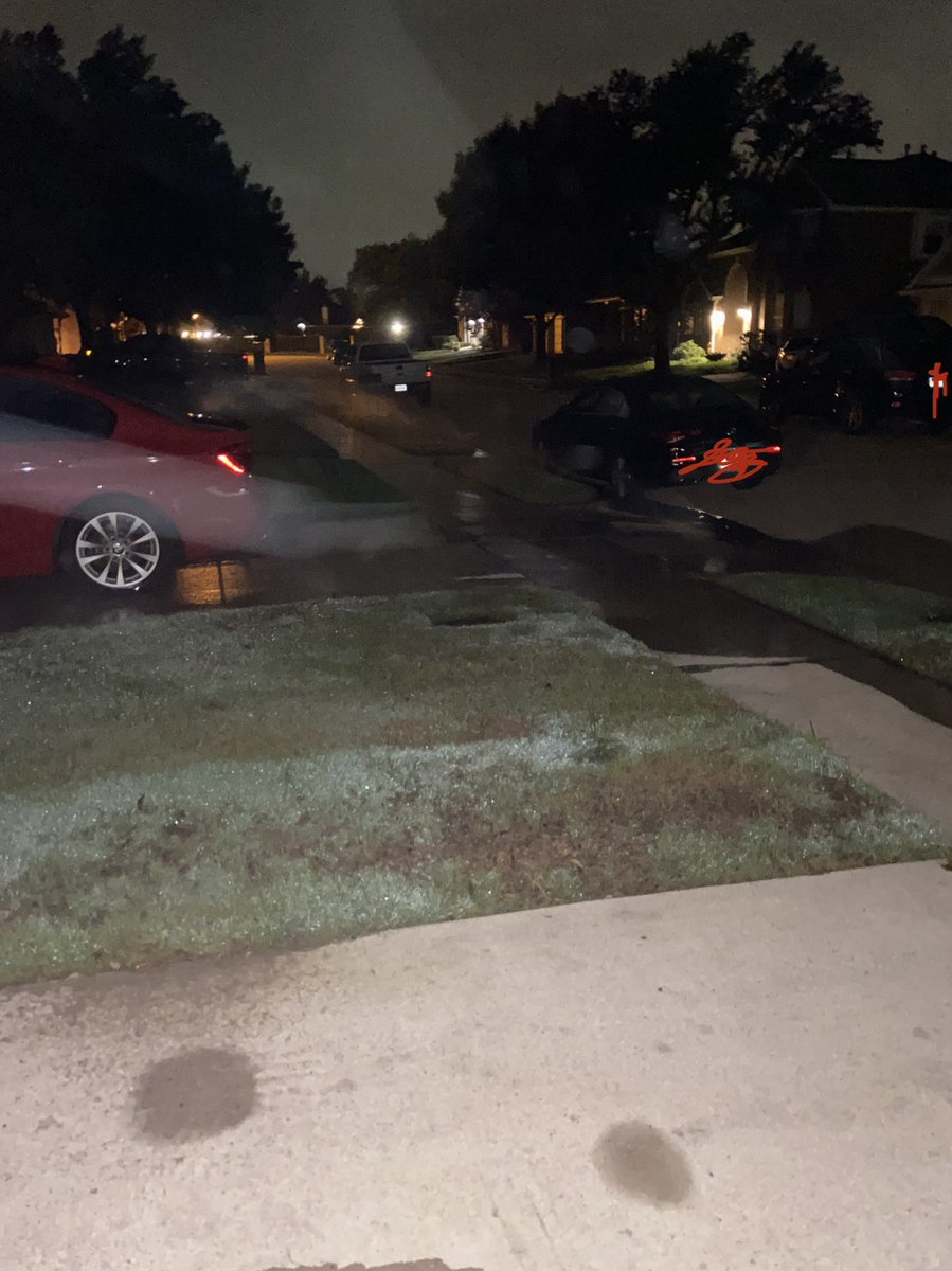 TyPollok_21's tweet photo. @corbydavidson permission to publicly shame my neighbor for running sprinklers after several inches of rain yesterday??? https://t.co/XkriCubBV0