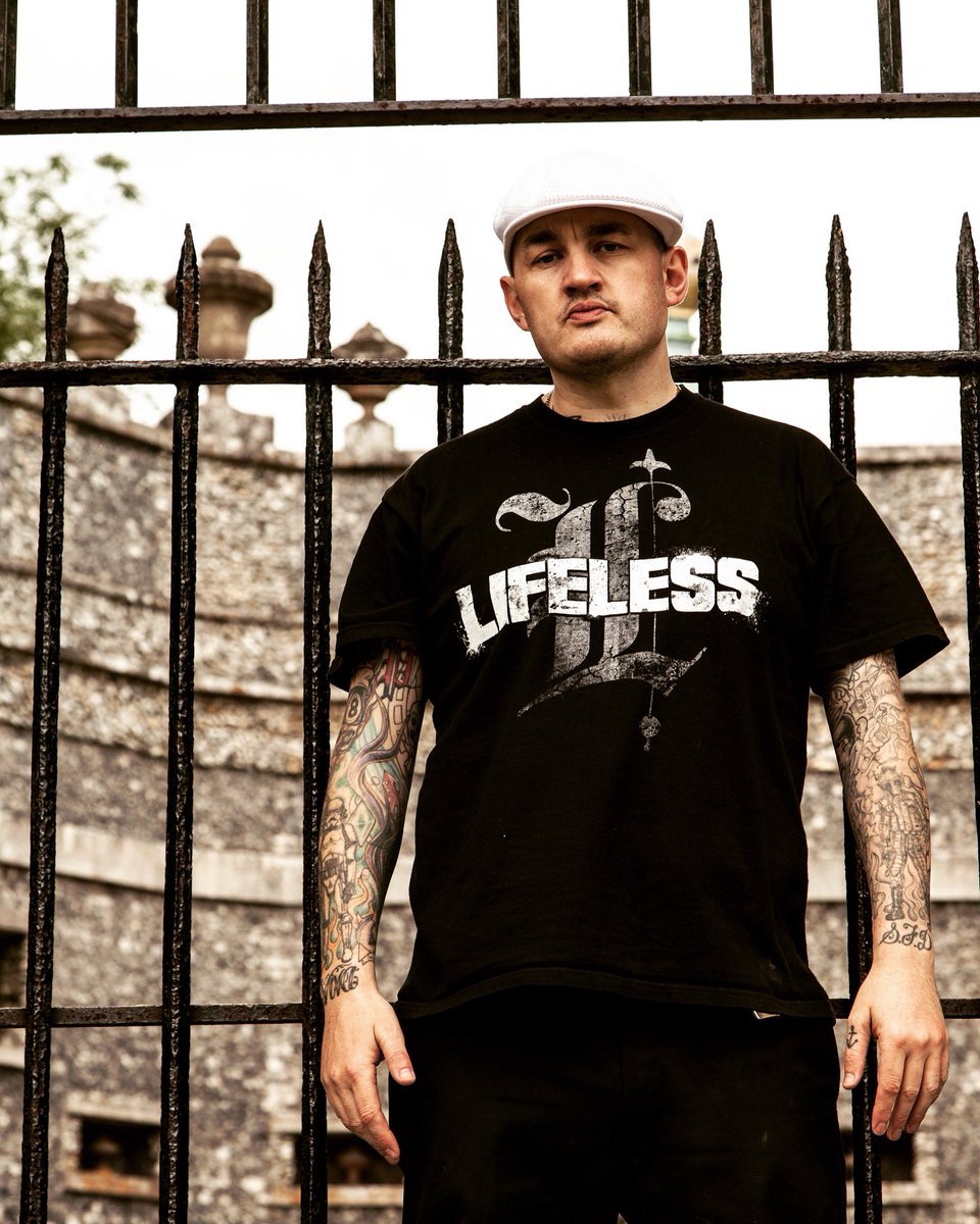SIXFTDITCH2000's tweet photo. #hellfireclub #hellfireclubcaves #sixftditch #sixftditchhardcore #sixftditchukhc #sixftditchmurdercore #sixftditchlegacy #beatdownhardcore #sixftditchstore #sixftditchmerch #murdercore #ukhc
#portsmouthmurdercore https://t.co/l48vYohfAa