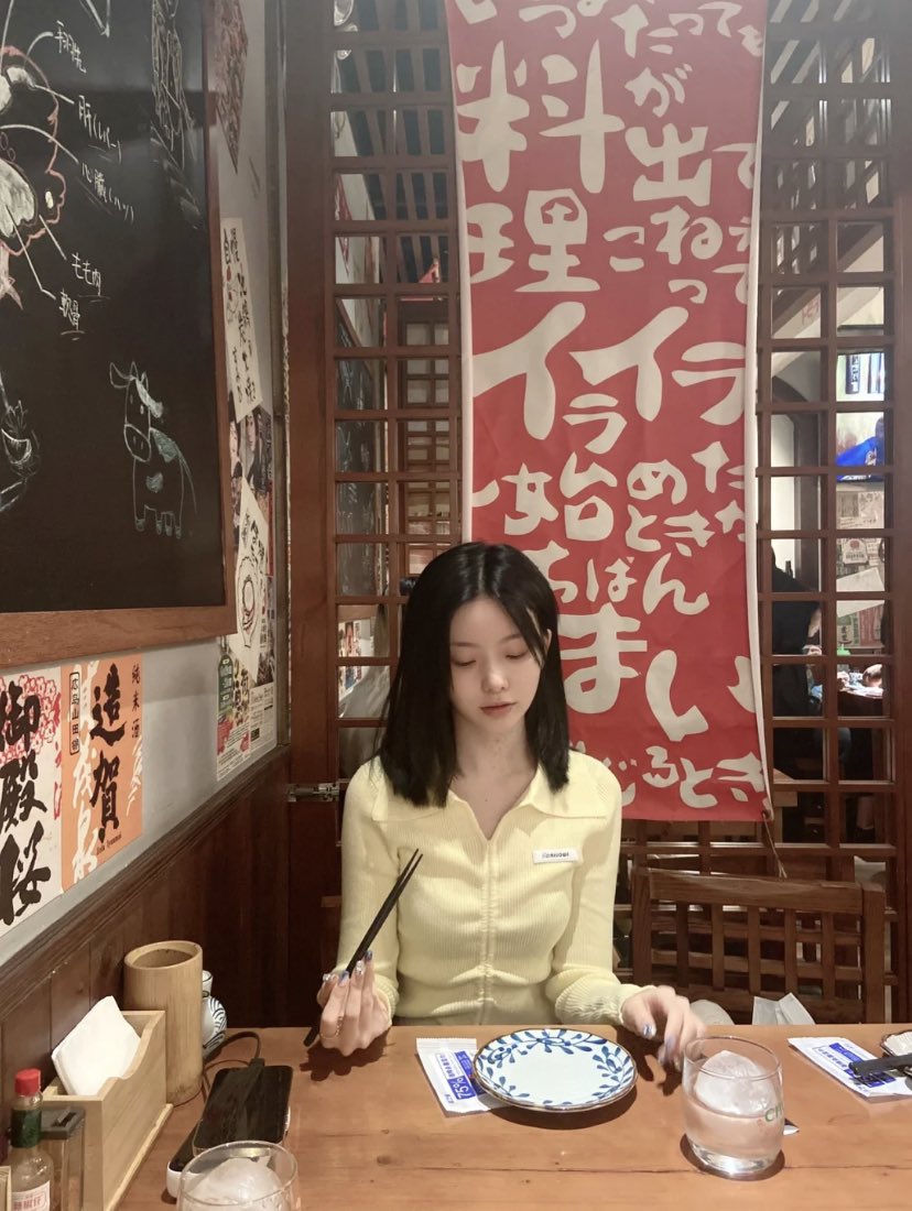 czxzhuoxuan's tweet photo. omg zhuoxuan looks so pretty with her mid-length black hair 😭

#chenzhuoxuan #陈卓璇 https://t.co/iVJeT00L6j