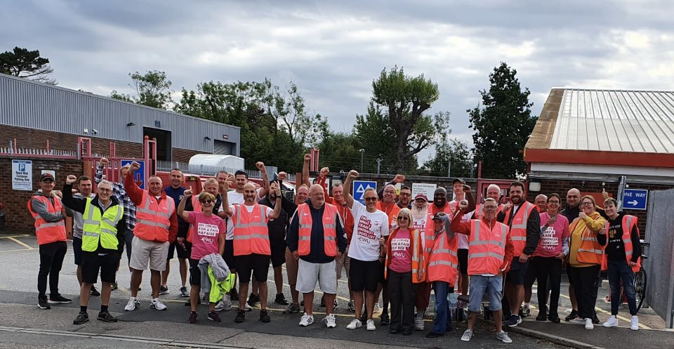 LouiseRawAuthor's tweet photo. Amazing turnout on the @CWUnews picket line this morning! Great to see everyone- brilliant mood and lots of support from passing drivers ✊🏻❤️
#BackYourPostie #CWU #VictoryToTheWorkers https://t.co/khawQQi6Ni