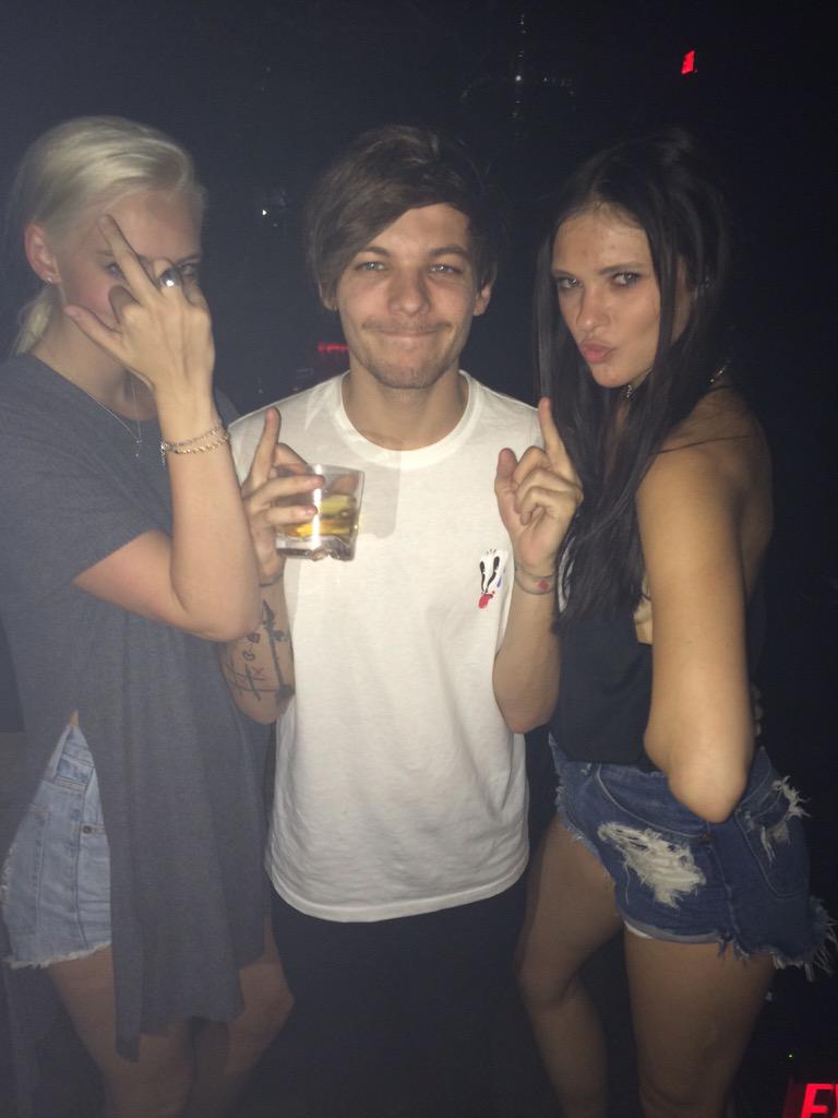 ltthrowbacks's tweet photo. 7 years ago (August 31, 2015) - Louis clubbing in New York https://t.co/exMvq3LE6D