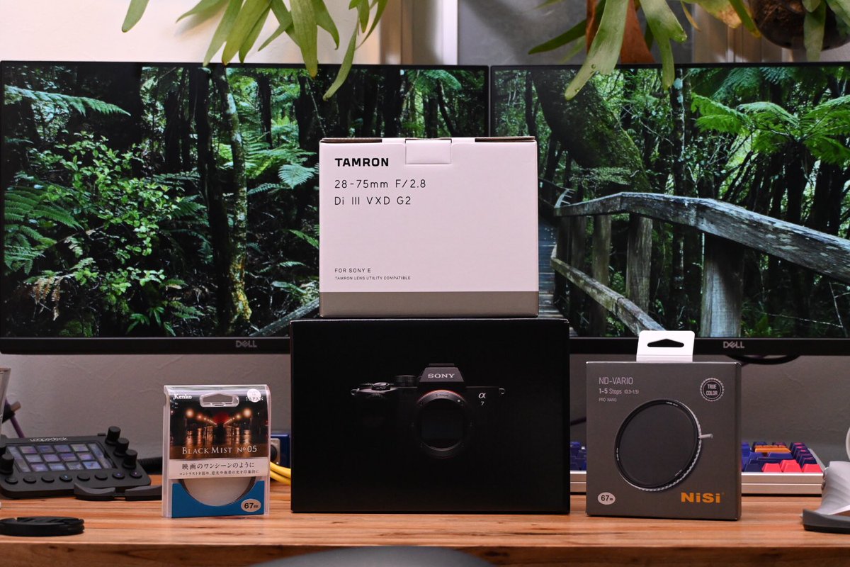 moyaiblog's tweet photo. SONYが値上げするって言うから気になっていたミラーレス一眼駆込みで買ってしまった。。。動画撮って編集してYouTubeデビューしたいな。編集勉強してカメラワーク練習して頑張るぞー https://t.co/JaCCyMI9dd