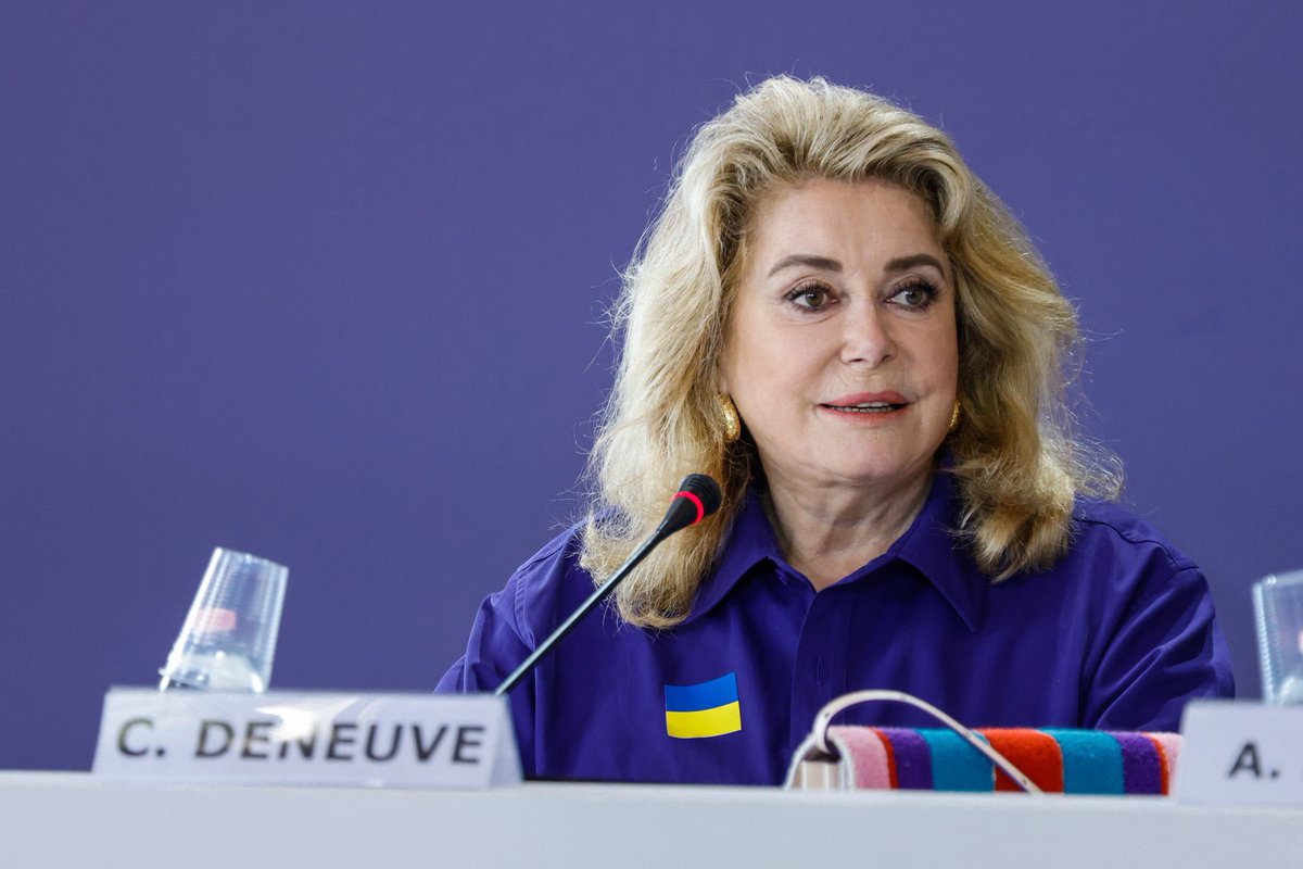 #BiennaleCinema2022 #CatherineDeneuve: “Ho un ricordo vivido della prima volta che sono stata alla #BiennaleCinema: era il 1967 e recitavo nel film che vinse il Leone d’Oro, #BelleDeJour. Quello di Venezia è sempre stato un festival molto importante per me, per la mia carriera.”