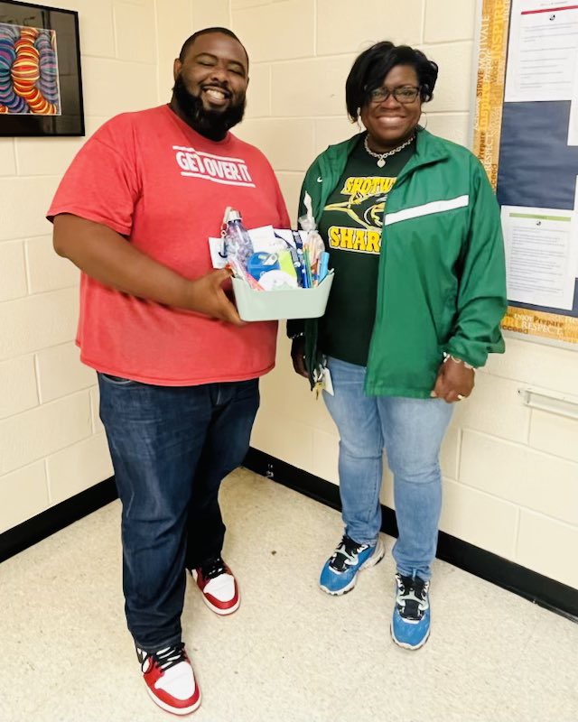 PDMoody1's tweet image. I love new teachers and thei desire to impact, inspire, and connect with their scholars and campus @lmamerson @drgoffney @DeniseWin17 @MrJNickerson @ShotwellMS_AISD @AldineISD @hazel_math