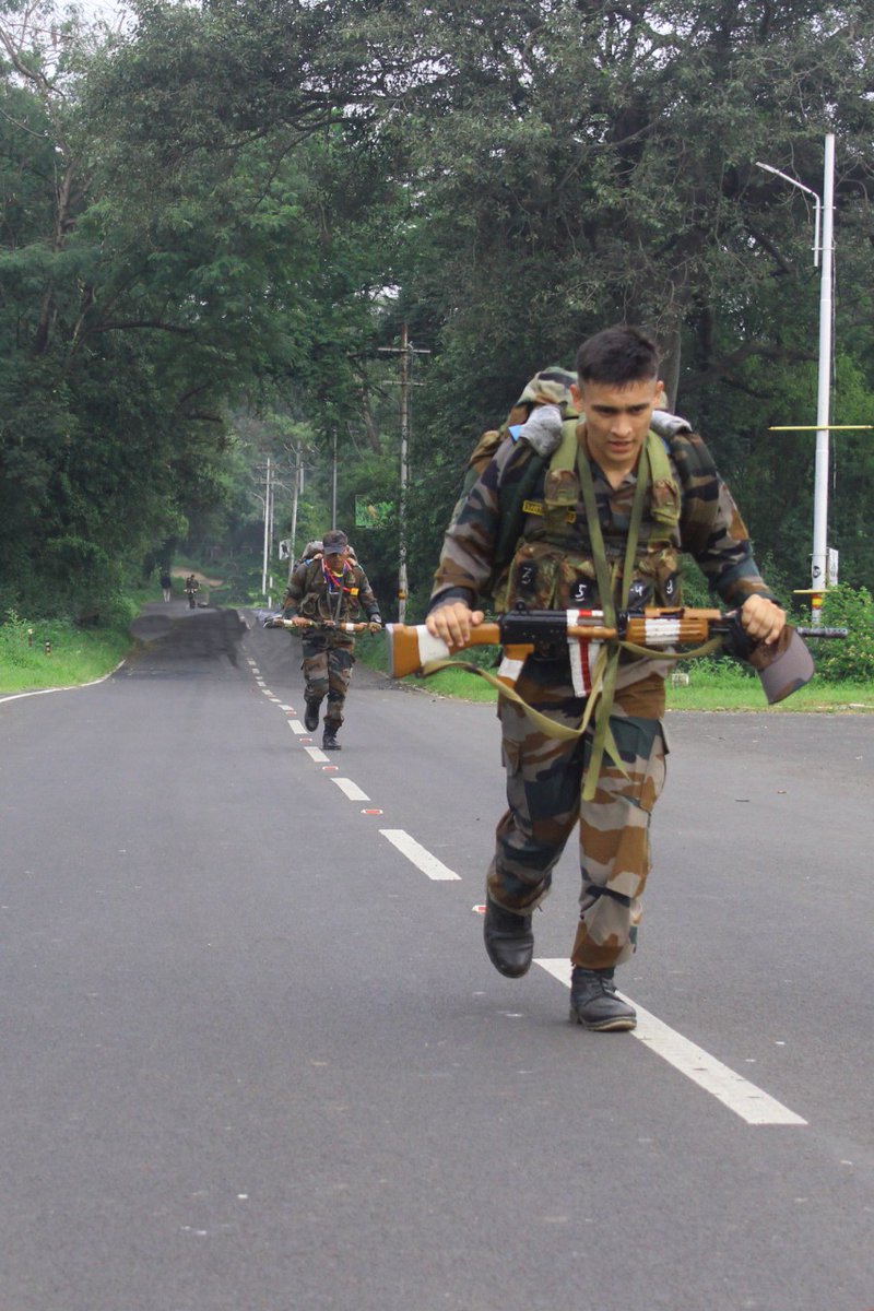 artrac_ia's tweet photo. Gentlemen Cadets of #TES 40 Course of #CTW #CMEPune participated in the Titan of the Course Competition. The gruelling event saw them swim across the Rowing Channel, cycle 20 Km & run 13 Km with battle loads - a display of commendable physical endurance, grit & resilience.
@adgpi https://t.co/EItfROwlnn