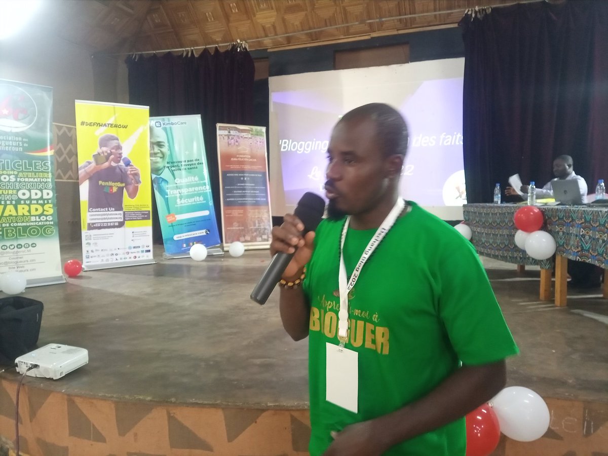 visartculture's tweet image. Blogging et vérification des faits !!
En tant que ancien boursier du programme Aff de @DefyhatenowWCA , @charly_olivier entretien l&apos;assemblée sur les techniques de vérifications des faits.
#BlogDay2022
 #ABCBlogDay
#ABCCARE
#BlogDay237