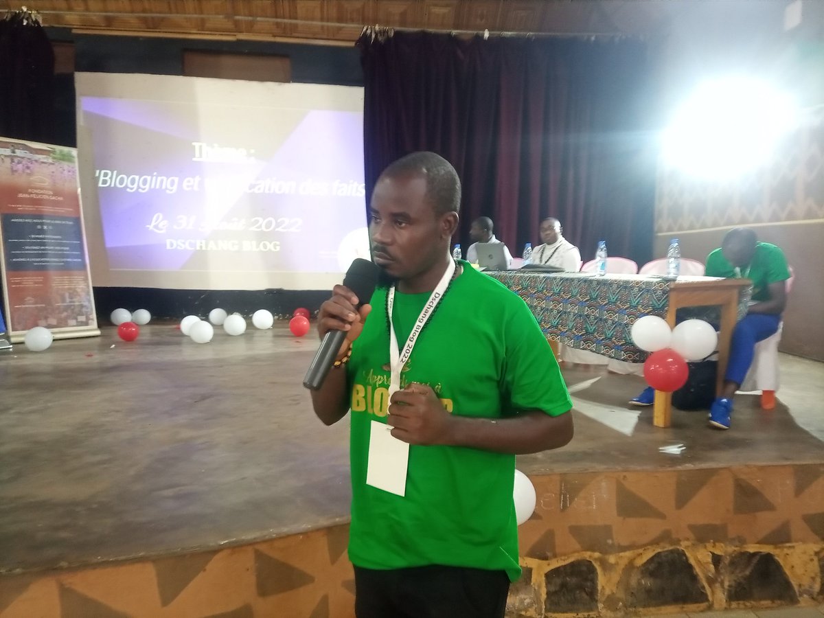 visartculture's tweet image. Blogging et vérification des faits !!
En tant que ancien boursier du programme Aff de @DefyhatenowWCA , @charly_olivier entretien l&apos;assemblée sur les techniques de vérifications des faits.
#BlogDay2022
 #ABCBlogDay
#ABCCARE
#BlogDay237