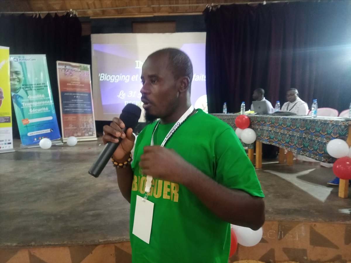 visartculture's tweet image. Blogging et vérification des faits !!
En tant que ancien boursier du programme Aff de @DefyhatenowWCA , @charly_olivier entretien l&apos;assemblée sur les techniques de vérifications des faits.
#BlogDay2022
 #ABCBlogDay
#ABCCARE
#BlogDay237