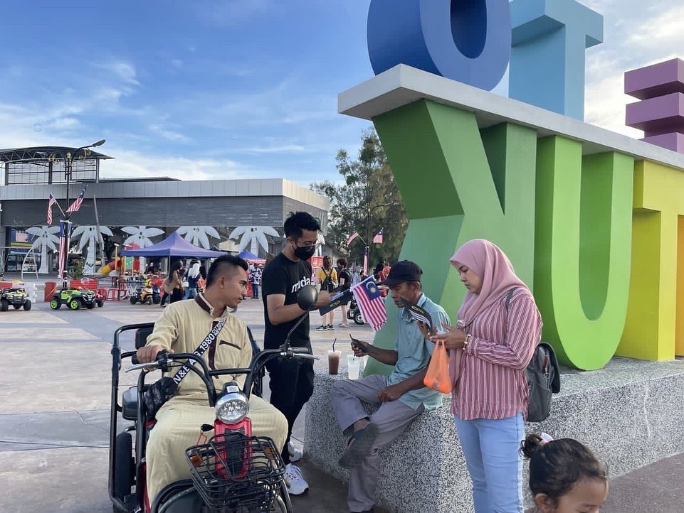 partimudaperak's tweet photo. Selesai sudah Jelajah Merdeka MUDA Perak!
Route Map Hari Ini:
📍Jeti Lumut
📍Basikal Hias
📍Pasir Salak
📍Teluk Intan
📍Jeti Bagan Datuk
Selamat Menyambut Hari Kemerdekaan ke-65. 🇲🇾✨
#mudaperak #mudaperakbergerak #3untukmalaysia https://t.co/u3CzBSxZkK