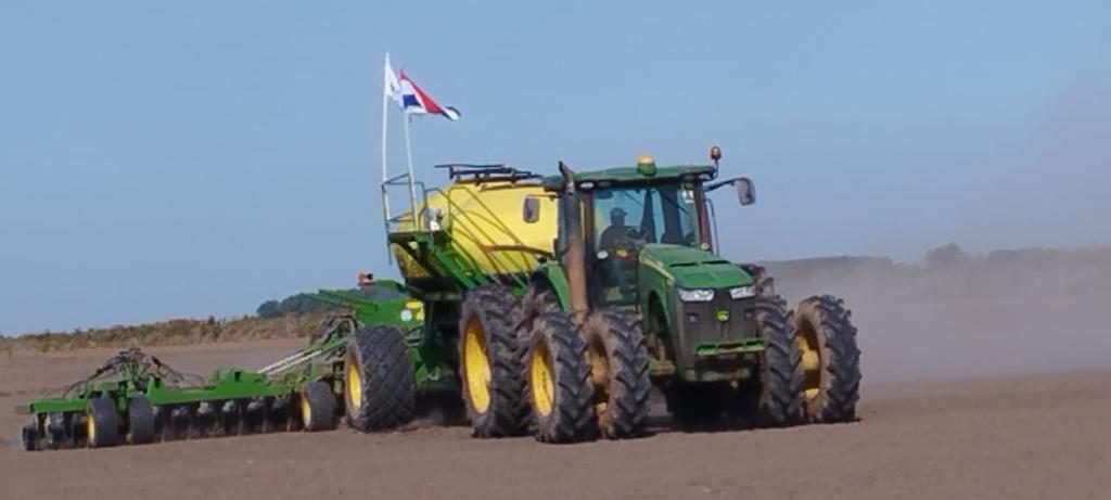 ParlamentoAgro's tweet photo. Inicia la siembra de arroz. Deseamos éxitos a todos los productores. Viva el campo! Viva Paraguay! @caparrozpy https://t.co/7sIztlGA1E