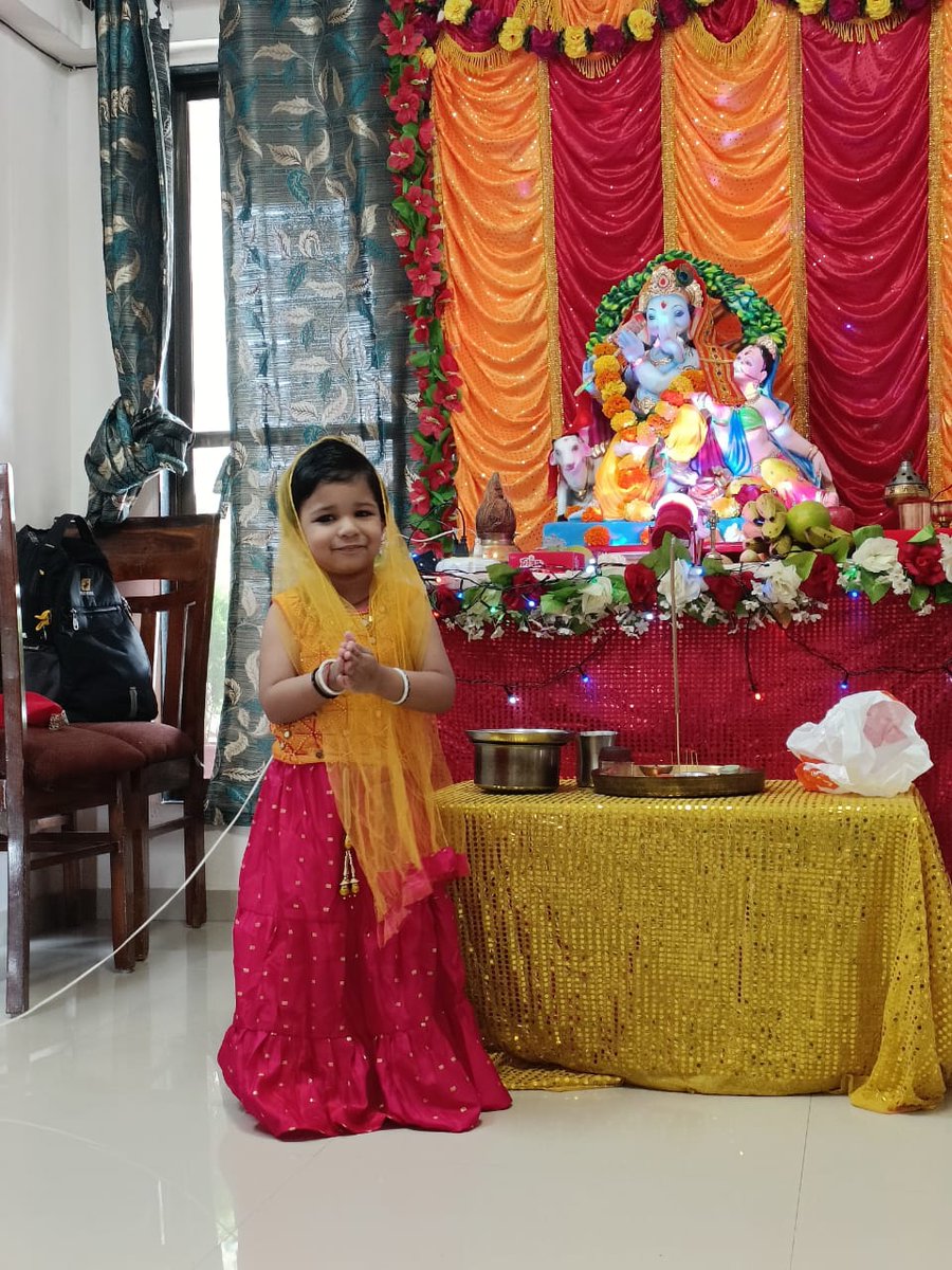 SandeepPandeyMr's tweet photo. May Lord Ganesha bestow you power, destroy your sorrow and enhance happiness in your life. May Lord Ganesha bless all good deeds and aid in removing all evil. Nitara Wishing u all happy celebrations this Happy Ganesh Chaturthi #GanpatiBappaMorya #BappaAtHome 🌺🙏 https://t.co/gVQIH2HMbt