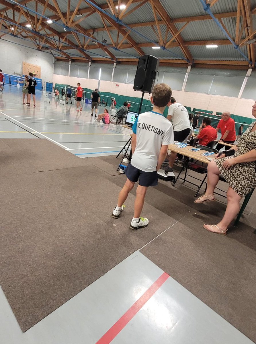 Badminton21's tweet photo. 🏸Circuit Départemental Jeune🏸

🏅Les premières médailles ont été distribuées ce dimanche 28 août ! 

👉Une cinquantaine de jeunes de toute la Région BFC se sont retrouvés à l'@ASQBad ! 

🙏Un grand merci aux bénévoles pour l'organisation de cette journée ! https://t.co/V0Xwjti6JG