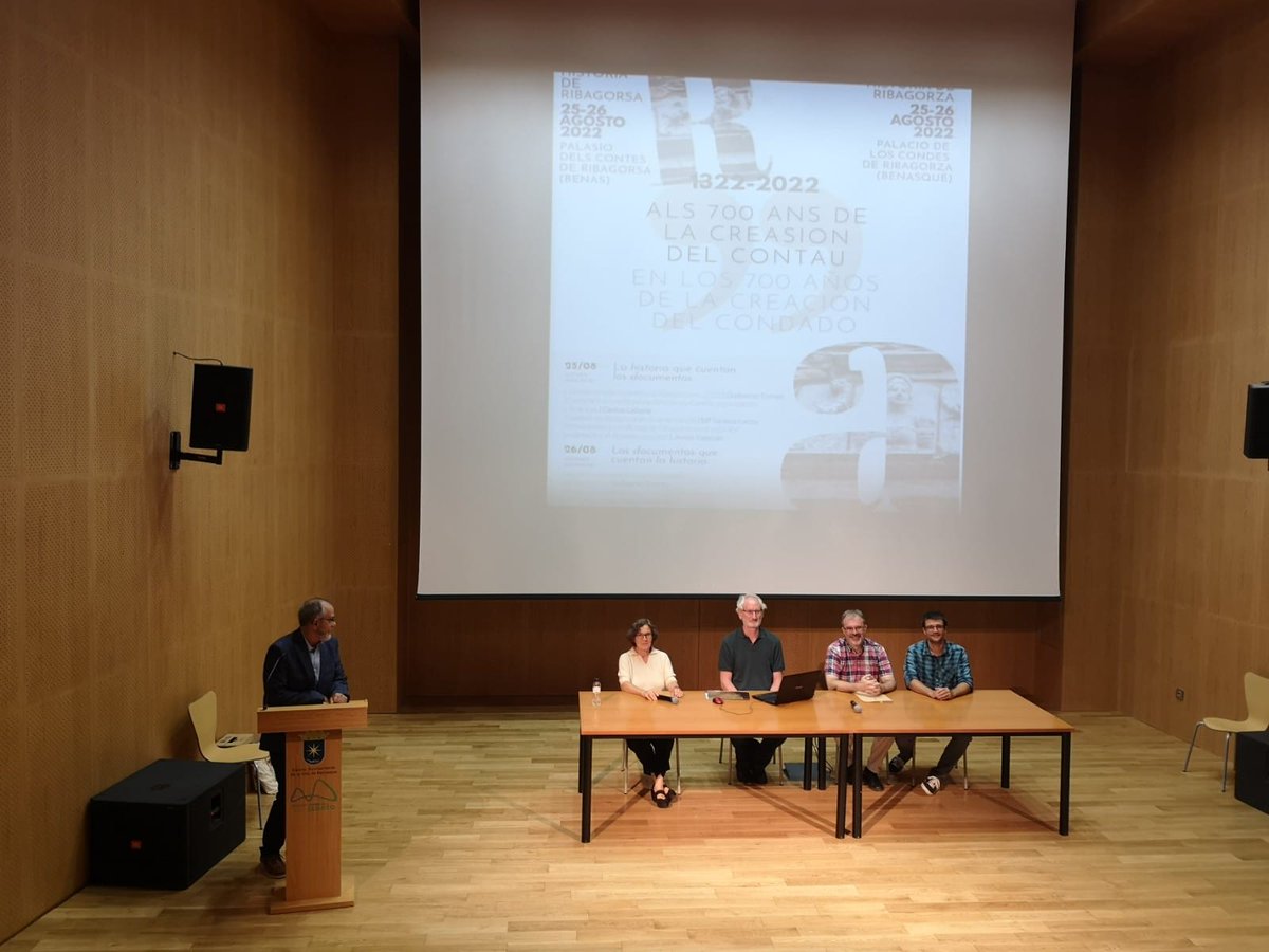 DARA_Aragon's tweet photo. PROYECTO DEL PORTAL DARA-BENASQUE EN LAS JORNADAS DIVULGATIVAS SOBRE LA HISTORIA DE RIBAGORZA✨Juanjo Generelo Lanaspa, el director del #ahphu presentó el nuevo proyecto de #DARA en la conferencia "Los documentos que cuentan la historia". #historiadelribaborza #benasque. https://t.co/VP7hEBsRv5