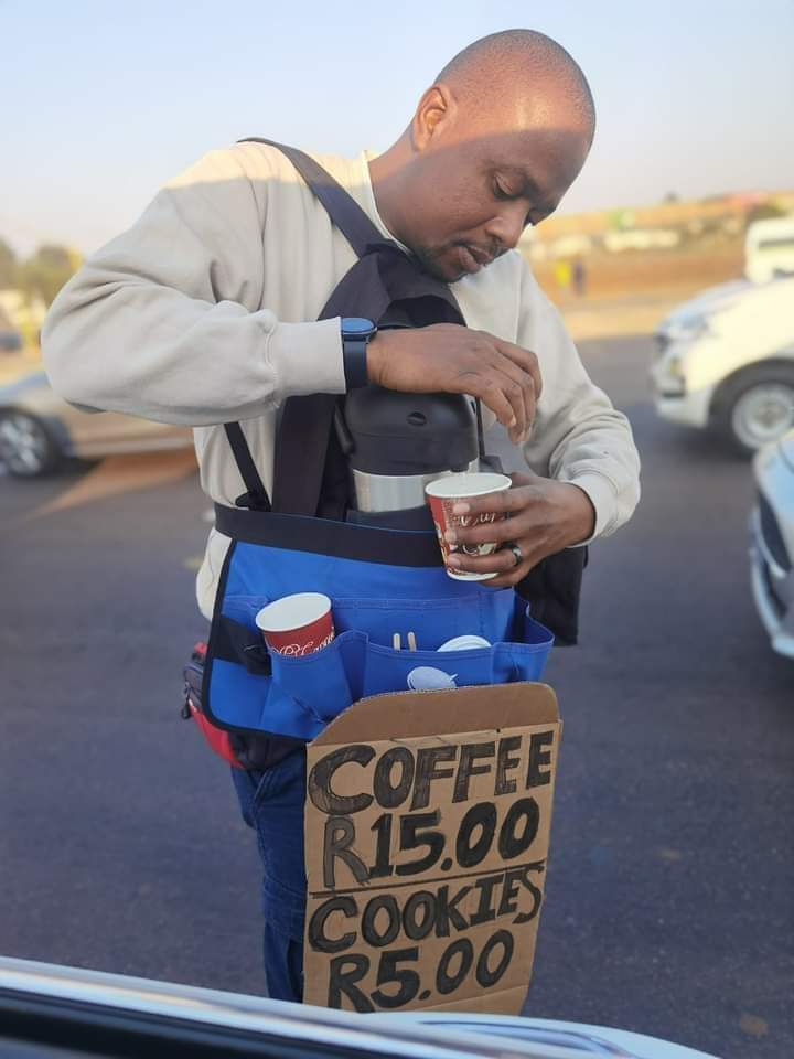 KasiEnterprises's tweet photo. We Hustle In Our Different Ways. ☕🍪🛣️
#KasiEnterprises #Lakota #Cope https://t.co/lJVdYmNZlA