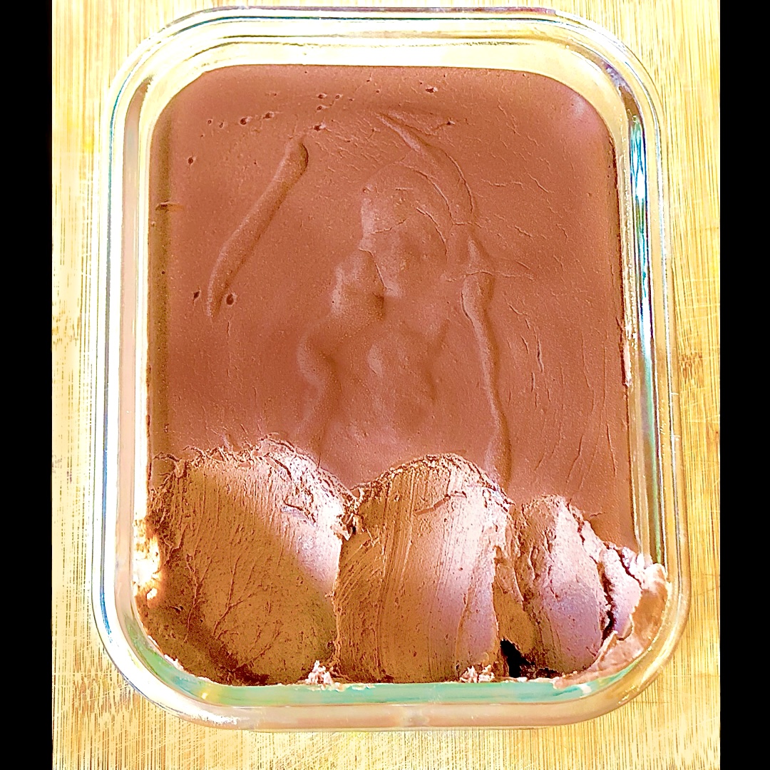 I had my homemade vegan chocolate icecream for third breakfast this morning….All natural, no added sugar.  Creamy and delicious. Yum! 

#vegan #plantbased #wholefood #wholefoods #weightloss #IntermittentFasting #hobbit