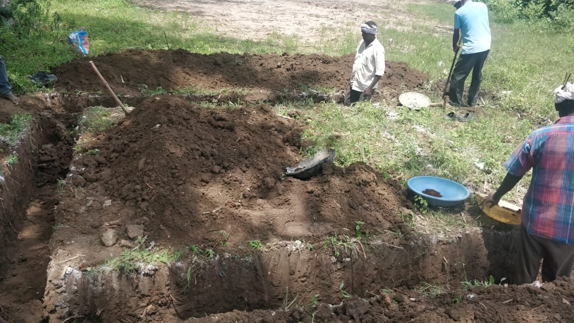 SirajAhmedSheik's tweet photo. Localities trying to occupy the plot near @ Gollet Village - Rebbena Mandal - Asifabad Constituency.

Already Informed to SI, MRO, Surveyor and Sarpanch.

Please do Needful 🙏 @KTRTRS @Collector_KB @aclb_kb @spasifabad @SDPO_ASF_KBM @TelanganaCMO https://t.co/wv1KVMDu5j