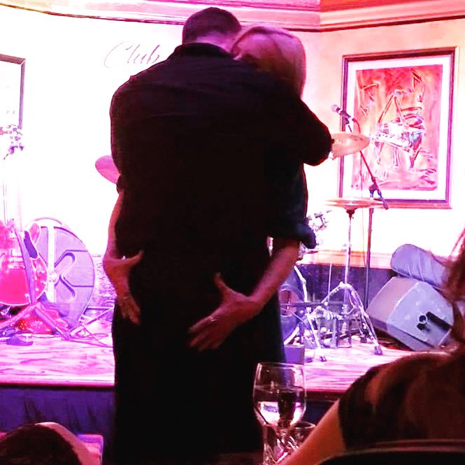 megspptc's tweet photo. Happy 8th wedding anniversary to @donniewahlberg & @jennymccarthy may your love continue to bloom & grow forever!! Here is to many more years of living, loving and adorable #tushy grabs for years to come ❤️💍👩❤️💋👨🍾🥂❤️ #TheWahlbergs #DonnieLovesJenny #Est2014 https://t.co/YUemSxL17t
