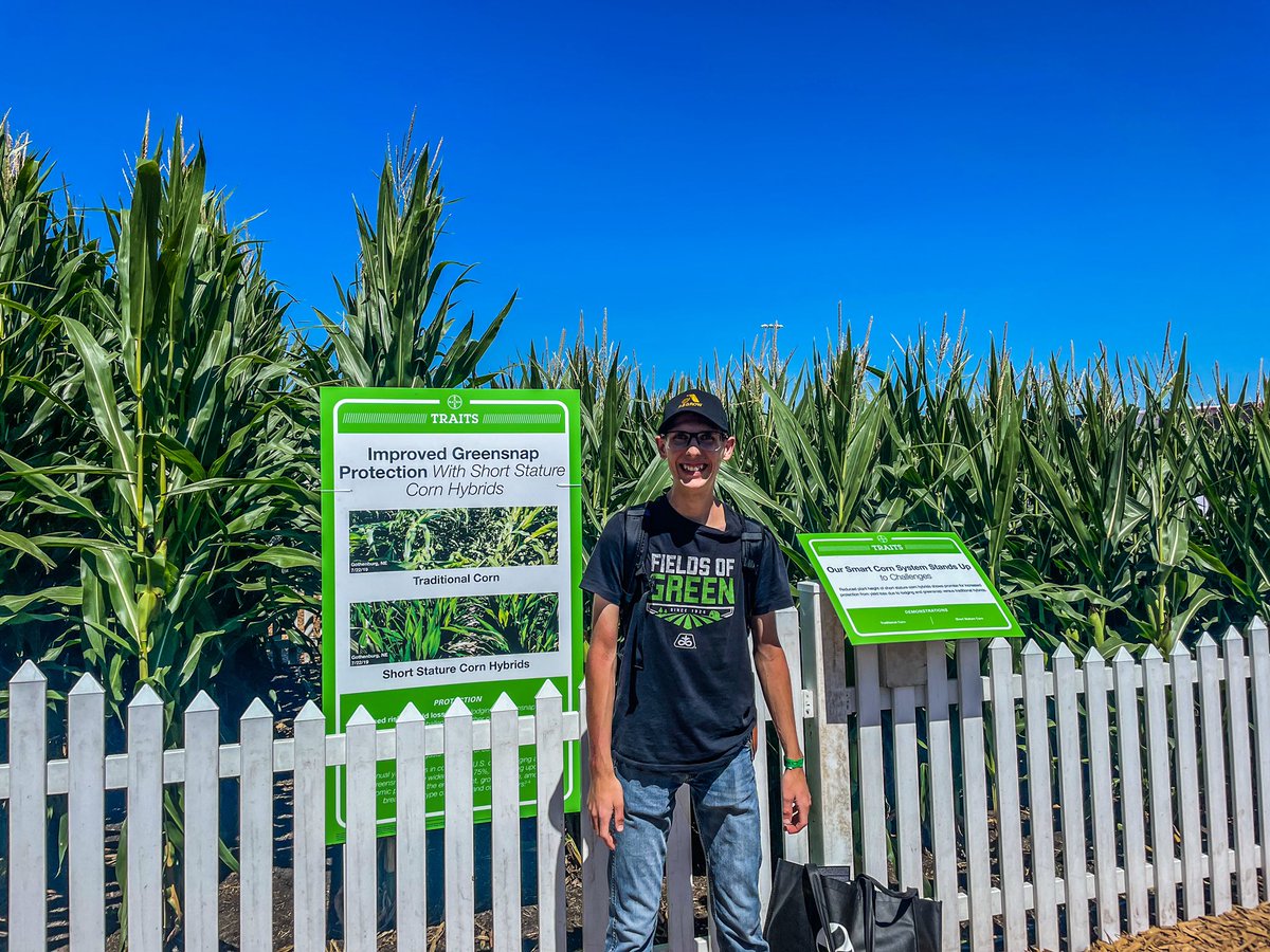 agrigrowthphoto's tweet image. Good morning and happy Tuesday! 

Yesterday I got to experience the all new smart corn system from Bayer and learn the genetic complexity and breeding process behind what they do in order to deliver genomes geared towards farmers! 

#smartcornsystem #FPS22 #Agtwitter