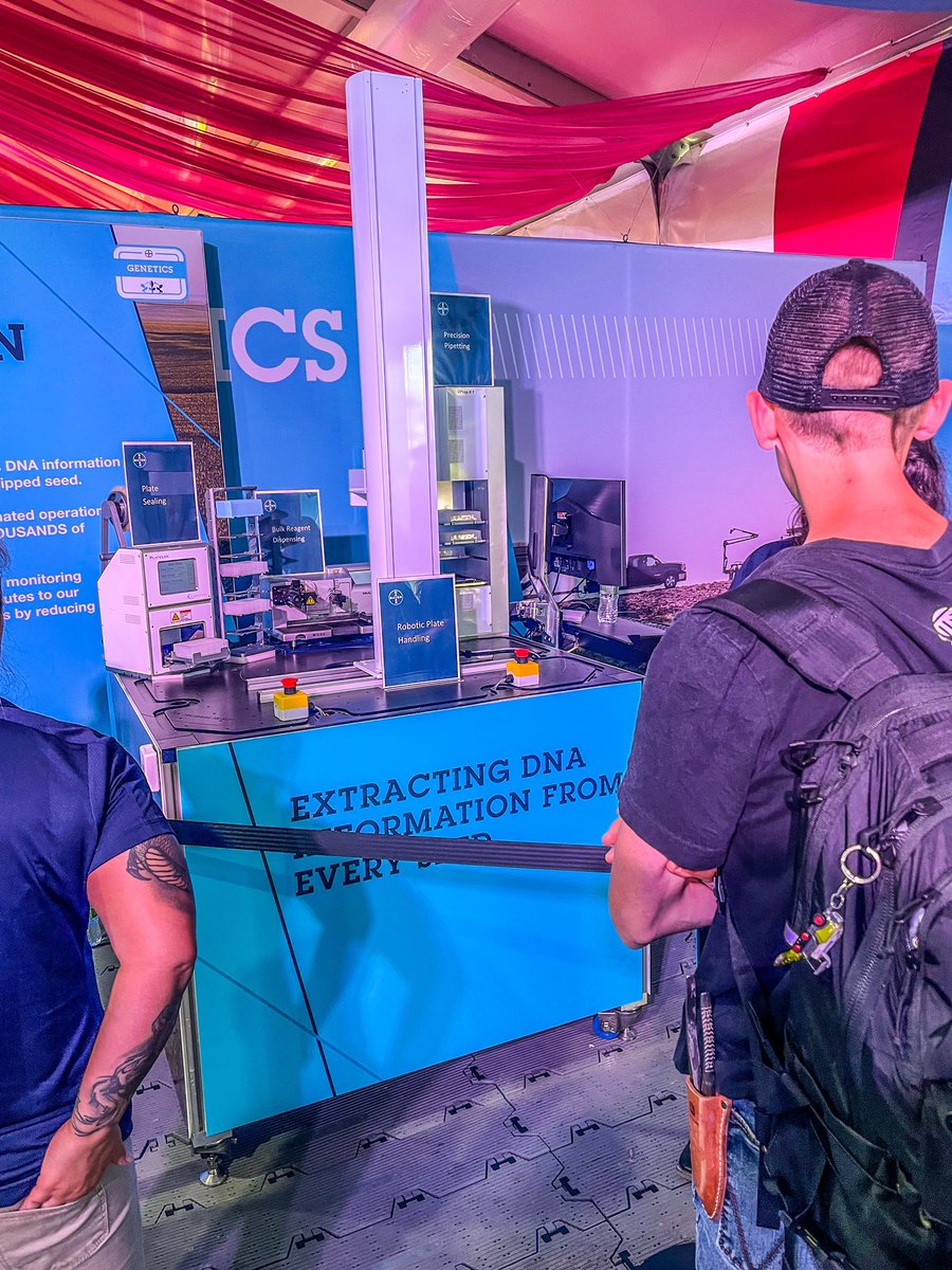 agrigrowthphoto's tweet image. Good morning and happy Tuesday! 

Yesterday I got to experience the all new smart corn system from Bayer and learn the genetic complexity and breeding process behind what they do in order to deliver genomes geared towards farmers! 

#smartcornsystem #FPS22 #Agtwitter
