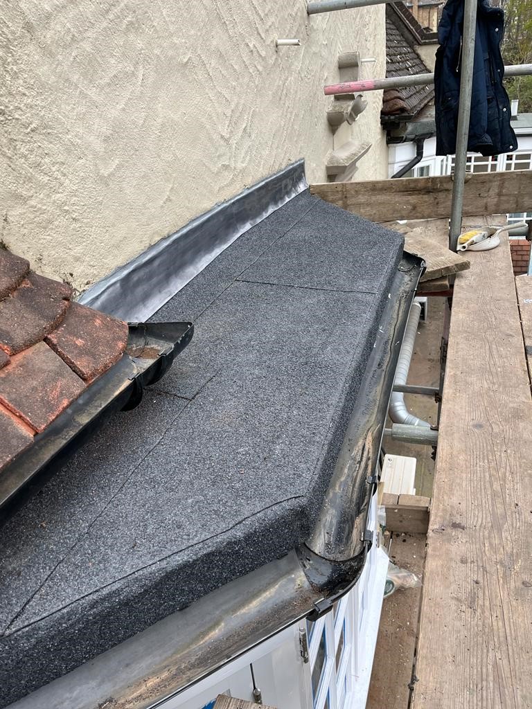LondonRoofing41's tweet photo. Some photos from a job where we renewed the plywood, installed a new 3 layer felt system & lead flashing. Check out our website to see the roofing services we provide: https://t.co/R8qzfPeXWQ
#londonroofing #felt #leadflashing #leadworks #london #roofing #beforeandafterphotos https://t.co/r7H0T49CsU