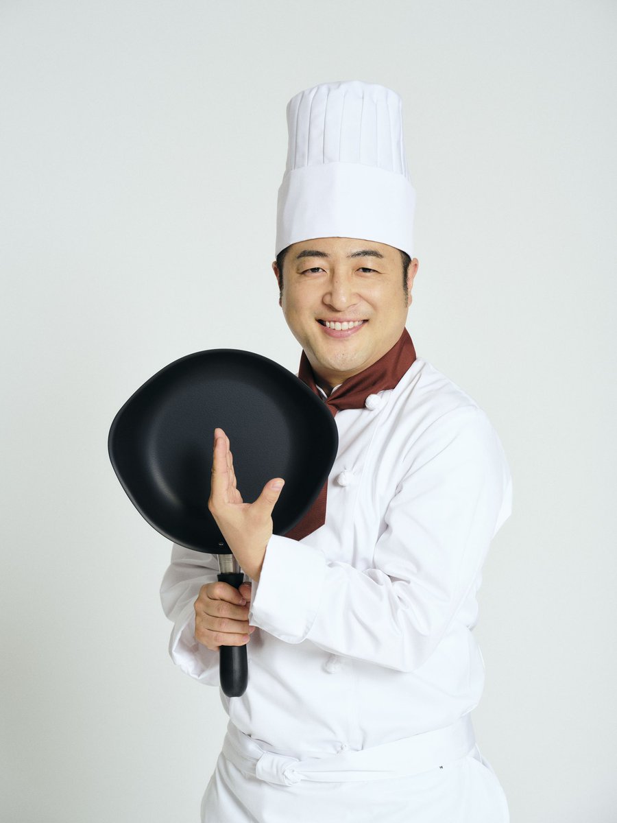 OGI_061's tweet photo. 吉本エンタメショップ9店舗での先着購入特典生写真は全36種類すべて「おいしんじポーズ」です🐄

シェフしんじ（帽子アリナシ）、フライパンしんじ、ハイハイしんじ、涅槃しんじ、Myojo風しんじ、耳グッドしんじ……

店舗ごとに在庫数が全然違うので、なかにはたった1枚しかない絵柄もあります🐄 https://t.co/ThggQJDvIk