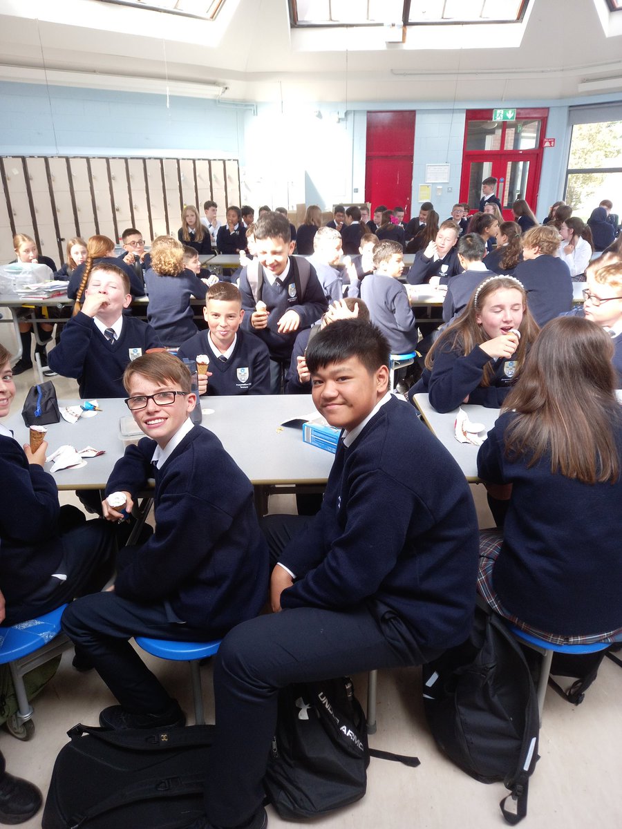 Pres_Terenure's tweet photo. 😊😊Mid-week of 1st year induction and there was an ice cream treat at morning break today 🍦. #SettlingIn #iPadTraining #GettingToKnowYou @CityofDublinETB @presterenure @stjosephsbns https://t.co/93U5NYFcE9