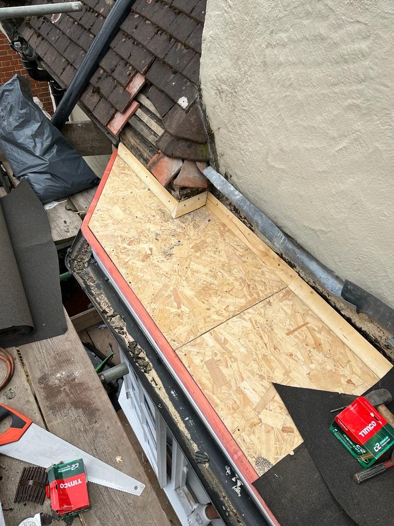 LondonRoofing41's tweet photo. Some photos from a job where we renewed the plywood, installed a new 3 layer felt system & lead flashing. Check out our website to see the roofing services we provide: https://t.co/R8qzfPeXWQ
#londonroofing #felt #leadflashing #leadworks #london #roofing #beforeandafterphotos https://t.co/r7H0T49CsU