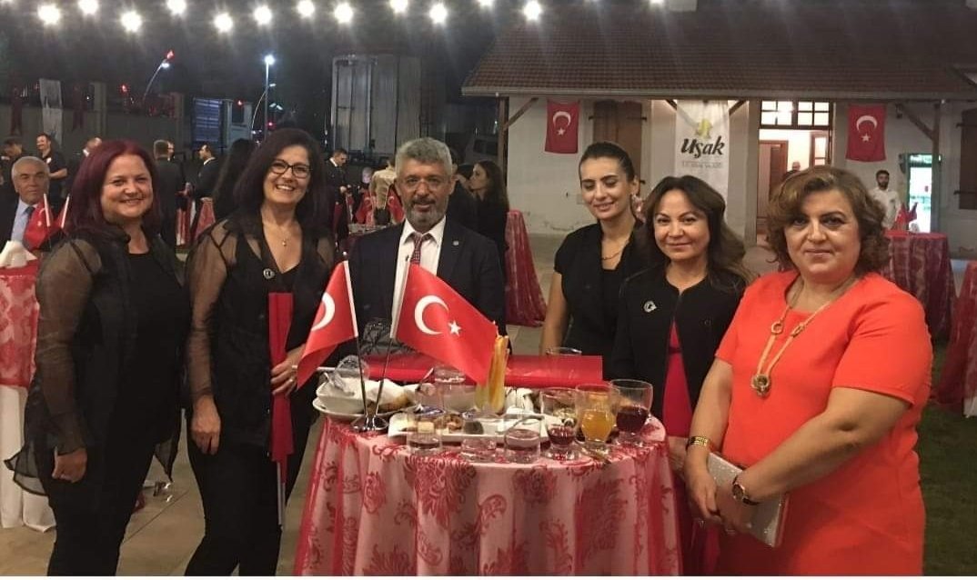 dilekrk's tweet photo. Uşak Valimiz Sayın Turan  ERGÜN'ün himayelerinde gerçekleşen 30 Ağustos Zafer Bayramımızın 100. yıl dönümü resepsiyonuna katıldık.
#30AğustosZaferBayramı
@drturanergun
@mehmetaltay64
@ismailgunes64
@TC_UsakValiligi 
@banazkaymakam
 – Uşak Nüfus Müdürlüğü adlı yerde https://t.co/L2inExiQYX