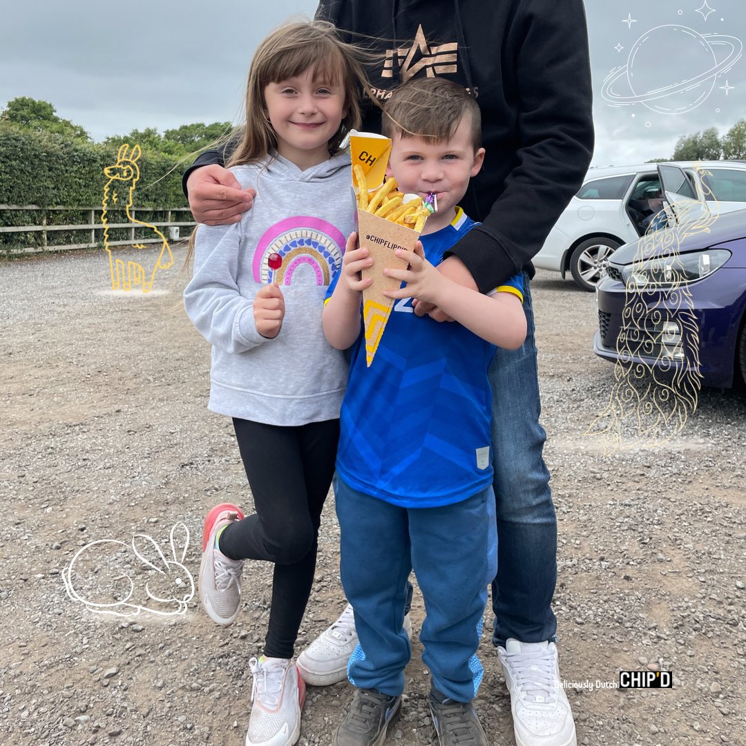 ChipFlipDip's tweet photo. CHIP’D OFF THE OLD BLOCK👨‍👩‍👧‍👦🥹

These sweethearts melted their parents &amp; our hearts, when we saw them order their large cone to share🥰

A hefty serving sure to satisfy not one but two tiny tummies ( &amp; also dads belly when he pinches a few on the drive home🫣) #CHIPD #thedutchtouch https://t.co/PRawEv5Zrr