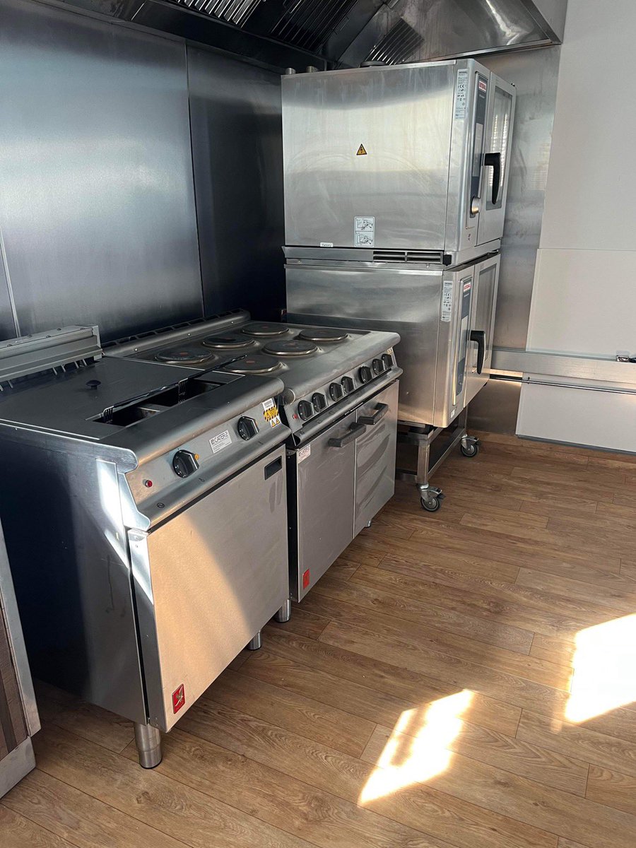 cater2equipment's tweet photo. 💜 Fantastic project handover at Braid Valley Hospital Ballymena!
This was a full refurb of the restaurant and dining area incorporating a new bespoke counter, display units , cook-line and refrigeration.
#cater2 #electroluxprofessional #counterline #nhs #cateringequipment https://t.co/erD4b8hLKs