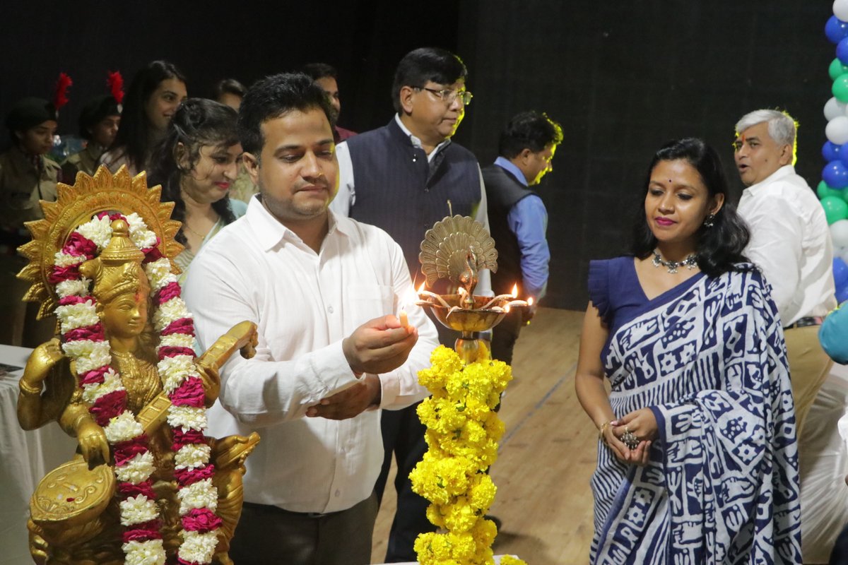 Sangam_Univ's tweet photo. As expected, The Mega #OrientationProgram was a huge hit!
We paved the way for #NewBeginnings by welcoming the newest members of our family with open arms as the celebrations went about with great gusto.
Here's a glimpse of our #FreshmenWelcome Ceremony!

#SangamUniversity https://t.co/OyhvMYYT69