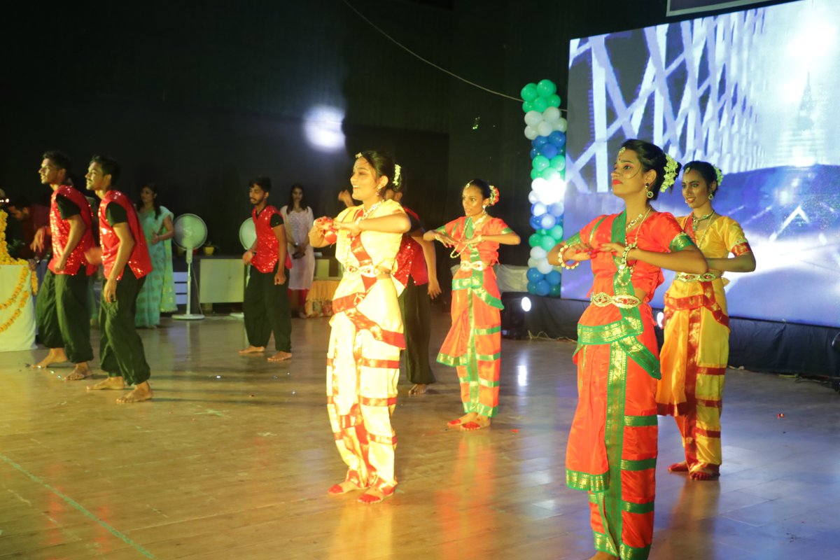 Sangam_Univ's tweet photo. As expected, The Mega #OrientationProgram was a huge hit!
We paved the way for #NewBeginnings by welcoming the newest members of our family with open arms as the celebrations went about with great gusto.
Here's a glimpse of our #FreshmenWelcome Ceremony!

#SangamUniversity https://t.co/OyhvMYYT69