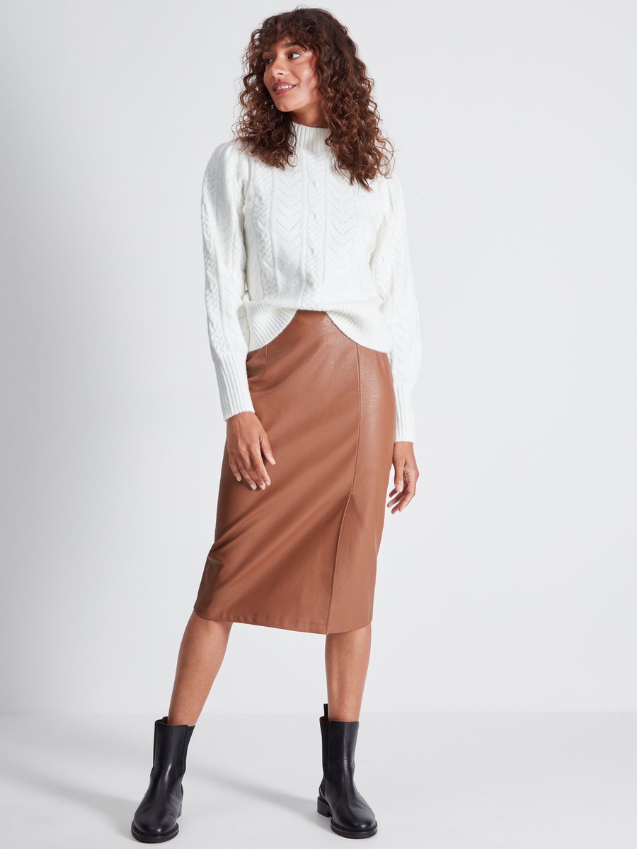 Anyone else ready for autumn already? Our faux leather pencil midi skirt is the addition your wardrobe needs this a/w 🍂 
Shop now: bit.ly/3CGyRfD