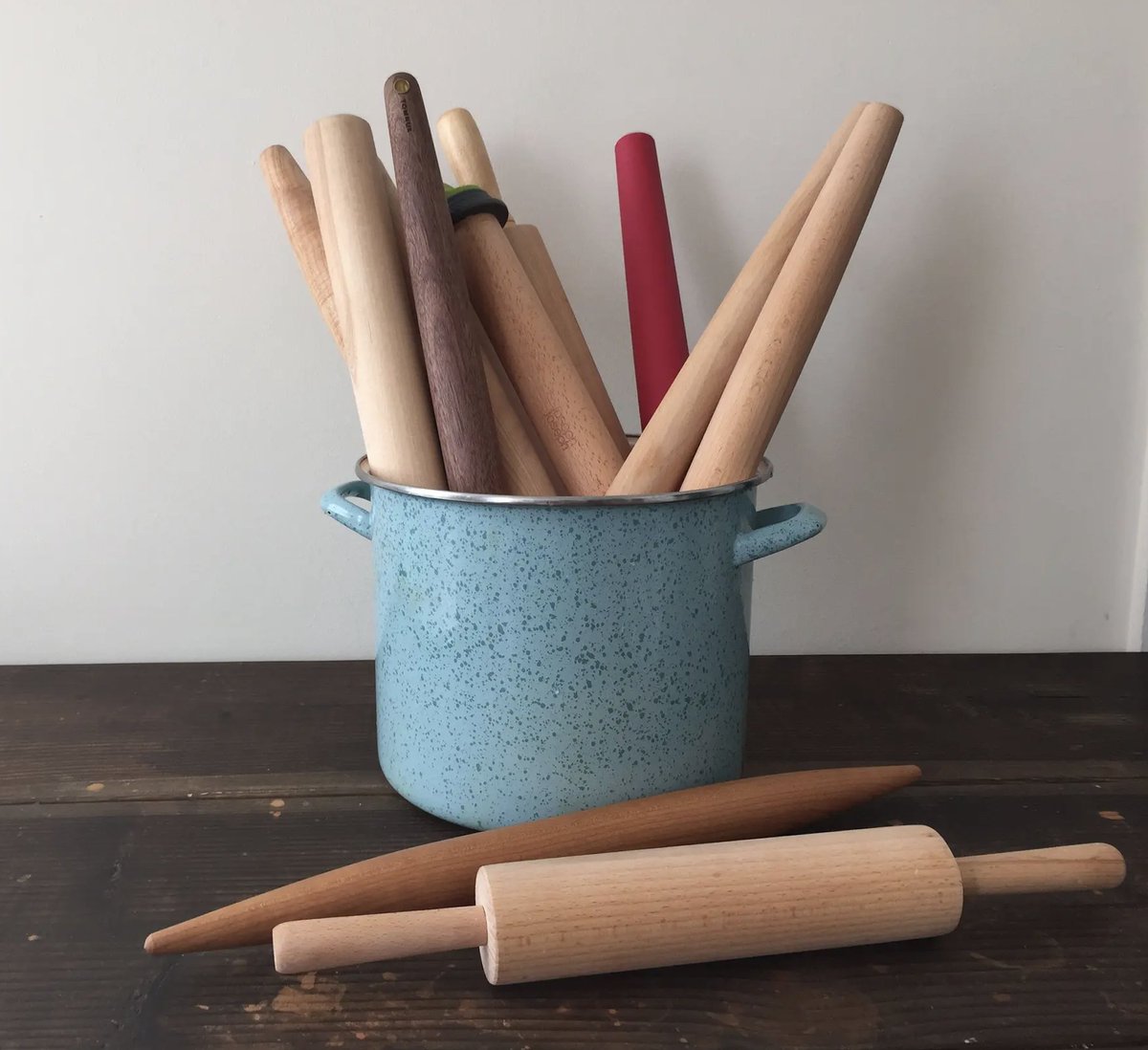 TheBartenderUK's tweet photo. Swap a cocktail shaker for a mason jar, a bar spoon for a chopstick and make your own sugar syrup. Read our best hacks for mixing cocktails at home.

https://t.co/hYDIOFfRVm https://t.co/aWvrN2p04z