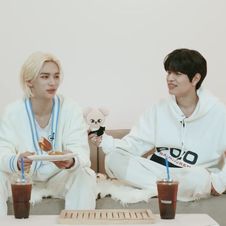 Happy Monthsary, my love!😽 Thank you for loving me endlessly🤍. Life can sometimes be hard on us, but we're still here, loving each other. Always remember that I'm here for you if you need me. I love you sooo much! mwaah