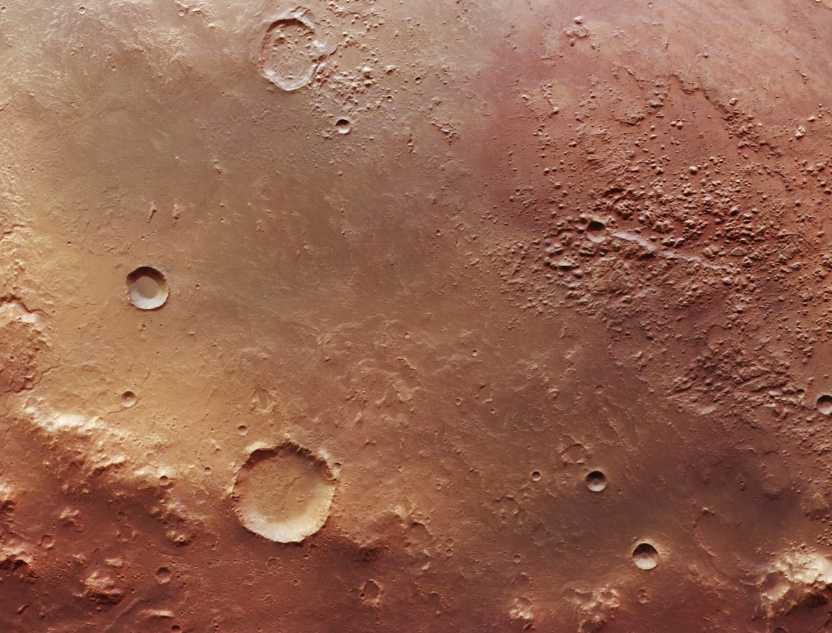 esa's tweet photo. 📷 This image taken by ESA's #MarsExpress on 24 April shows part of Holden basin, near the Holden crater, on #Mars (named after US astronomer Edward Holden, not the @ExpanseOnPrime character James Holden 😉) 👉https://t.co/tYOmT5q017 https://t.co/XjEVyz6YhB
