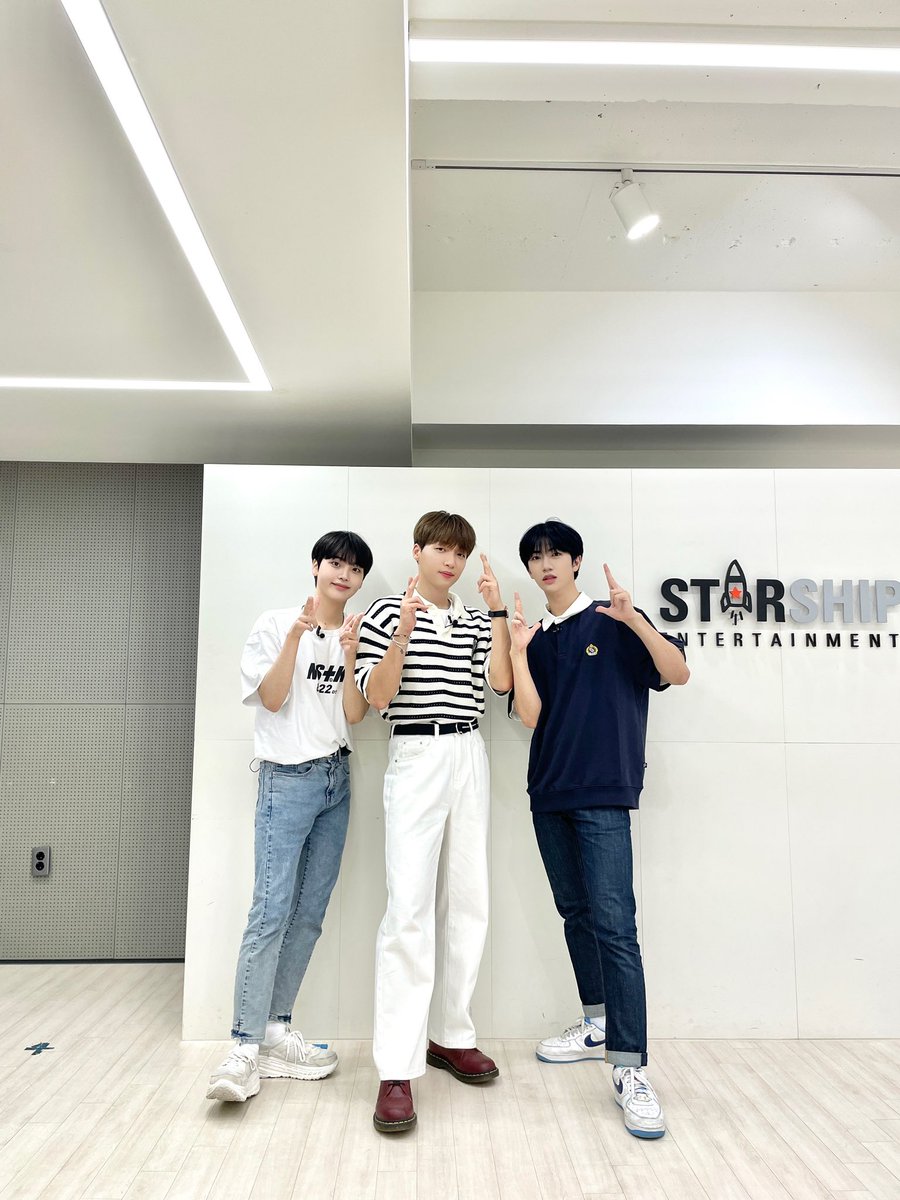 jeongsewoon_twt's tweet photo. [#정세운]
타고난 큐트섹시가 공존하는 세운이에게 한 수 가르쳐주셔서 감사합니다💜
세운이 MBTI IDOL 이거 맞다💓
정세운 커버극장 감독판 OPEN👇
https://t.co/I9Kr6fo9OS

#JEONGSEWOON #OURGARDEN
#몬스타엑스 #우주소녀 #CRAVITY #IVE
#JEONGSEWOON_5th_Anniversary
#행운이_피어난_세운이의정원 https://t.co/Ww5MiRWbxs
