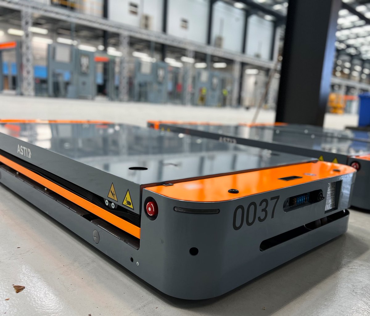 dbarel's tweet photo. The level of automation at #REEcov integration centre is mind blowing !! This is how #EV should be built https://t.co/SKdavA0iza
