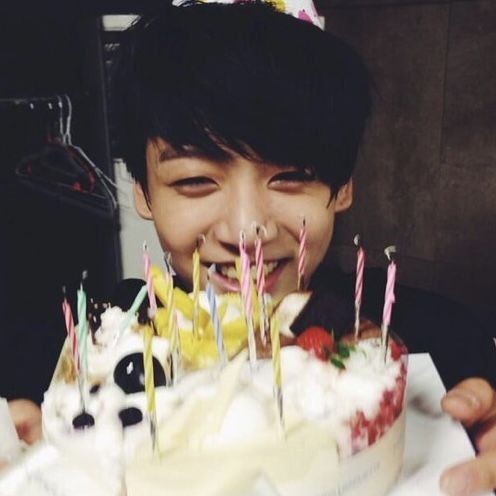 Sabroid_Sb7's tweet photo. نمیبینم اشک هاتونو😭😭😭
#JUNGKOOKDAY 
#HappyJungkookDay 
@BTS_twt https://t.co/kBmLErqpZg