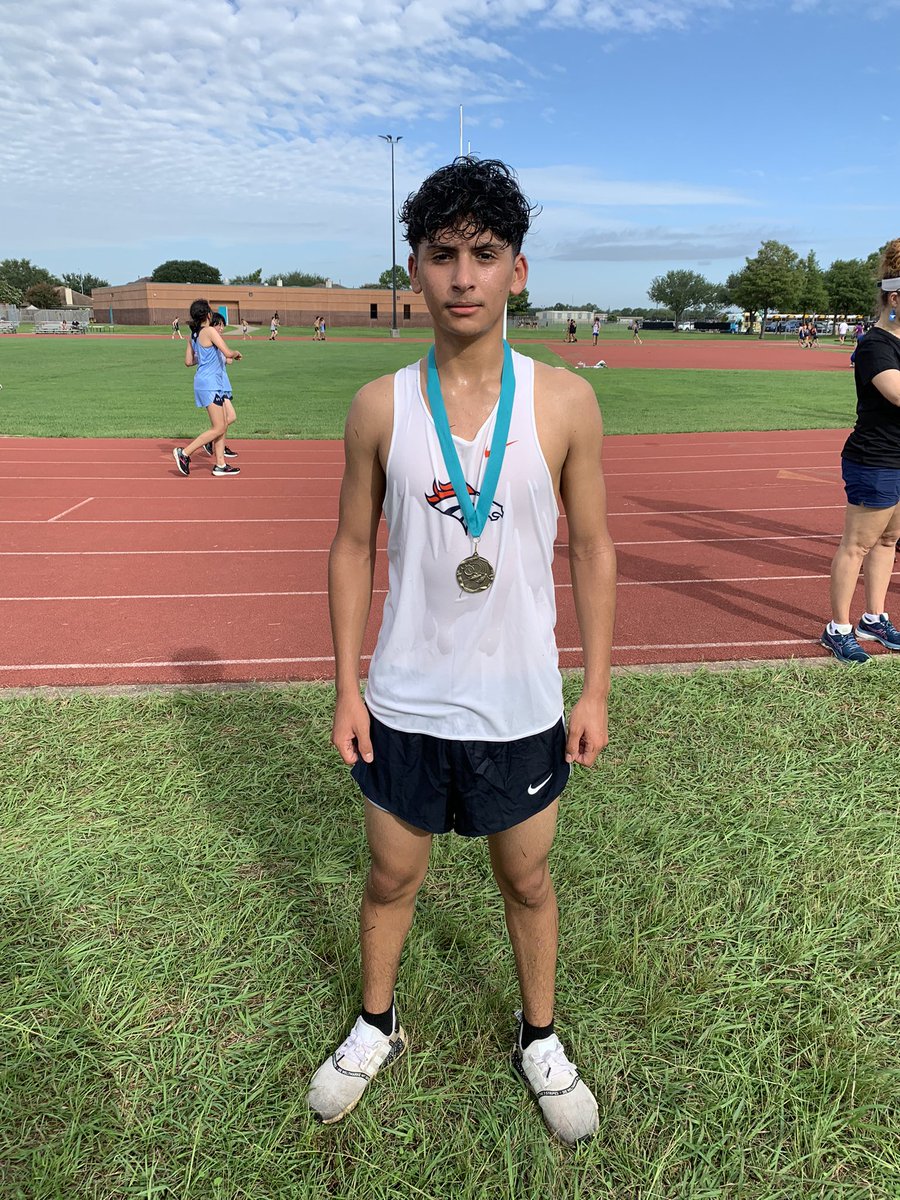 BushBroncosCC's tweet photo. Congrats to Elise Rogers and Ricardo Garcia for placing in the top 20 at the Memorial Stampede Meet. @Bush_Athletics https://t.co/Ns2eOFDKnp
