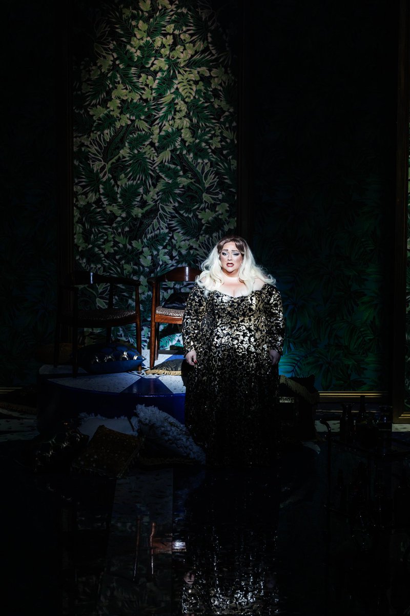 HelenaDix's tweet photo. Here's a shout out to all the curvy ladies who have been told they won't have a career in opera because they 'Don't look good enough'. 
Absolutely proud of my sexy, smoking hot, Lucrezia Borgia outfit. It makes me feel fantastic and gives me extra confidence to rock that stage! https://t.co/OLSXfyWR2F
