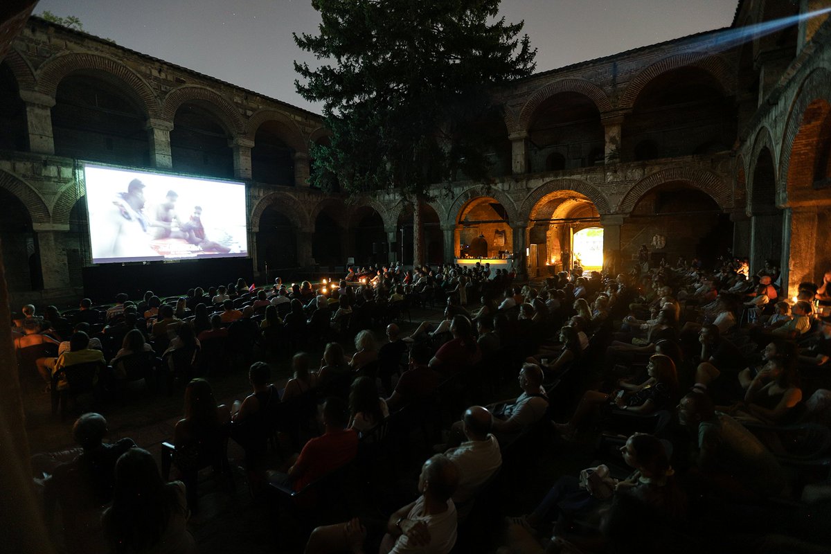 Wild_Rescue's tweet photo. Macedonian screening of #AllThatBreathes 😊 

#Macedonia #Cannes #Sundance #BirdRescue #WildlifeRescue #WildlifeRescueIndia #WildlifeRehab #HBOMax #HBODocumentaries https://t.co/fV0QASSLTP