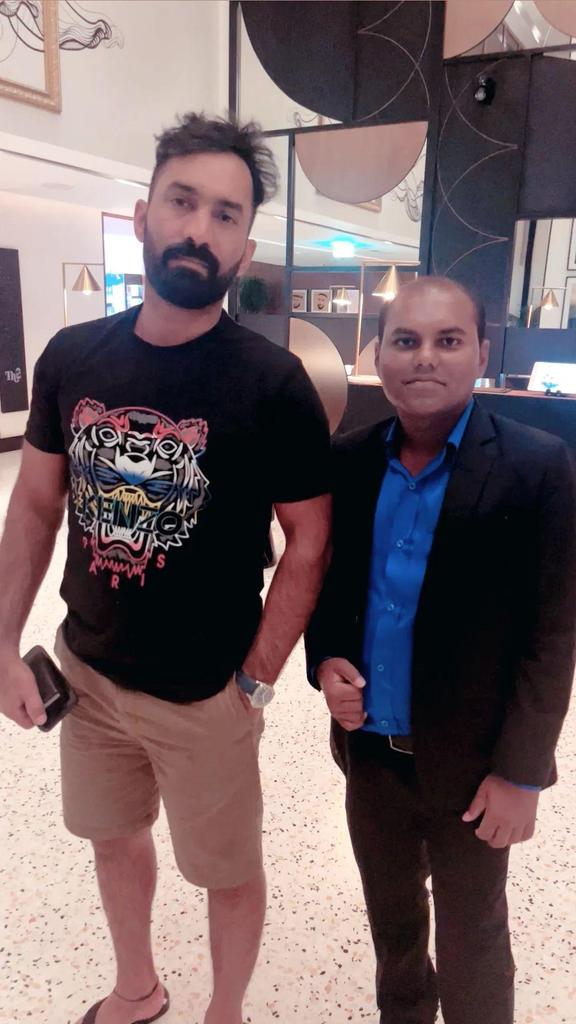 okil_786's tweet photo. #Dinesh_Karthik - Indian International Cricketer
It was a real pleasure to meet such a sweet charming person.
#dineshkarthik #dashingpersonality
#indiancricketteam🇮🇳#bleedblue #indiapride #royalchallengersbangalore #kingsXI #kkr #delhidaredevils #mumbaiindians #asiacup2022 https://t.co/KY9omKiFVo