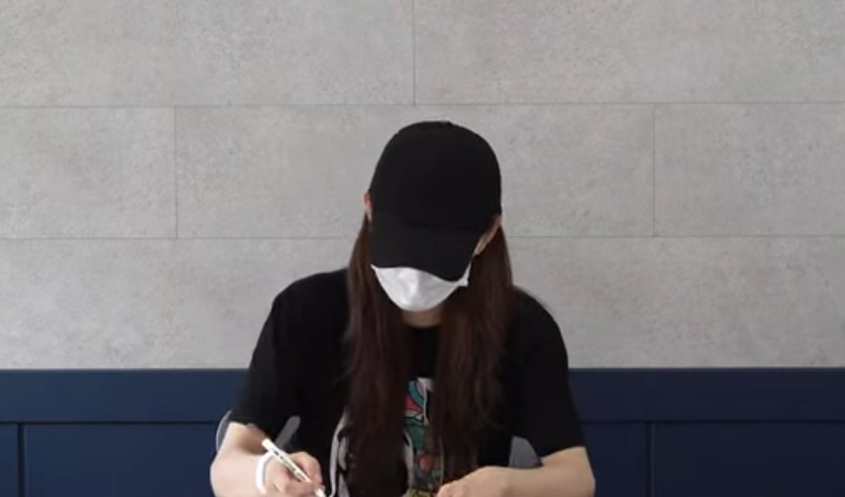 matcha_ismine's tweet photo. haesun just drew me💩 https://t.co/gPcPVwXBrq