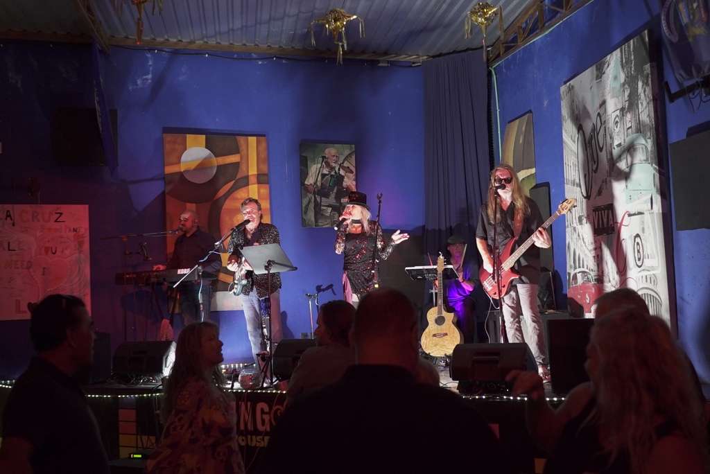 IT'S OUT NOW!!! The NEW Video "On The Right Track" on YouTube. PLEASE subscribe to my channel! I so appreciate each of you!❤️🧚🏽‍♂️❤️

#music #songwriter #jessietylrewilliams #musicforlife #itunes #lovethissong #ontherighttrack #popmusic #musician #bekind