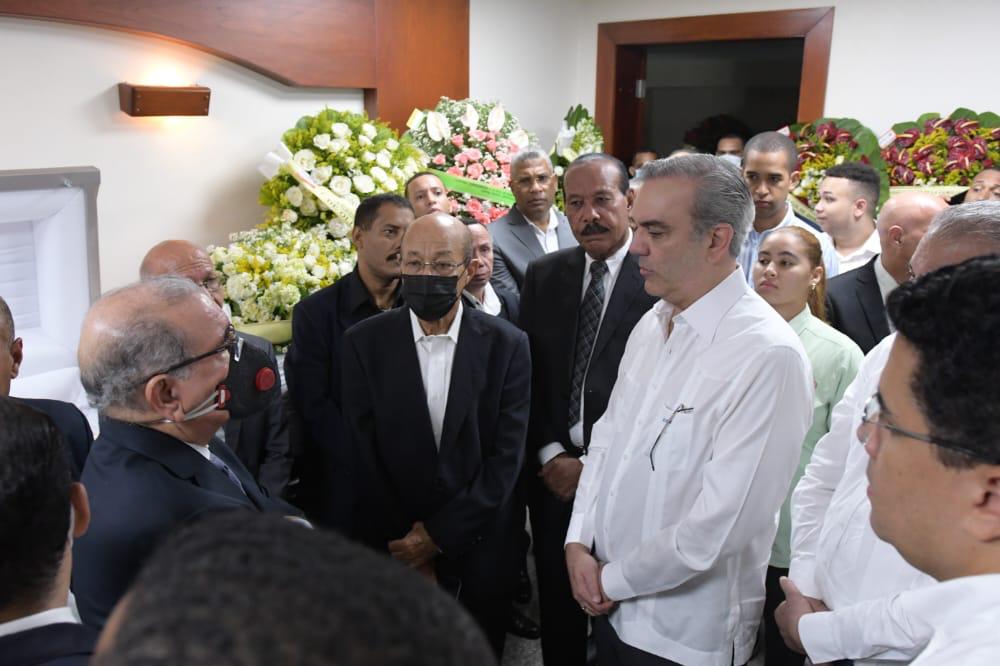 wjimenez02's tweet photo. Es ilógico pensar que ahí se habló de acuerdo político,  ellos saben que un acuerdo en una funeraria, es la señal de que van a enterrar un muerto, @luisabinader no se prestaria jamás para eso, su mayor logro es su independecía de la justicia,en el caso de Alexis se aplicó derecho https://t.co/a1j2KyNs5Q