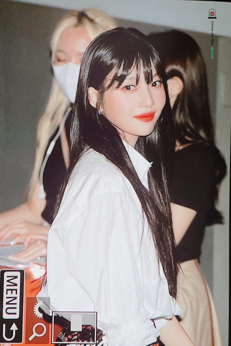 DC_JOY_'s tweet photo. 220831 토즈 조이 또 레전드;;
오늘 박수영 미모 무슨 일이야🔥🔥🔥
당장 얼굴 인센티브 줘✊✊✊ https://t.co/caZQQKAviL