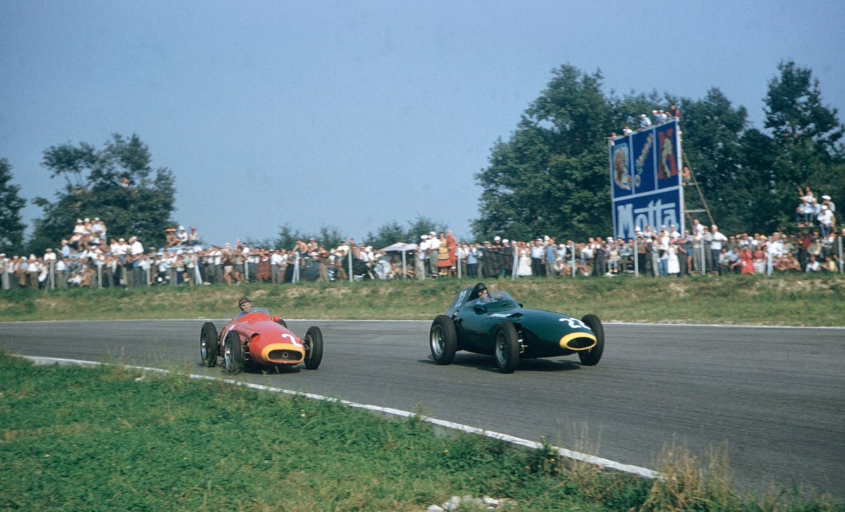 aut0mob's tweet photo. #VWednesday 🏁 #VW stands for #VanWall 😉👍
#ItalianGP 1957 🇮🇹 Tony Brooks driving Vanwall leads Juan Manuel Fangio behind the wheel of Maserati https://t.co/ctHszgSWx5